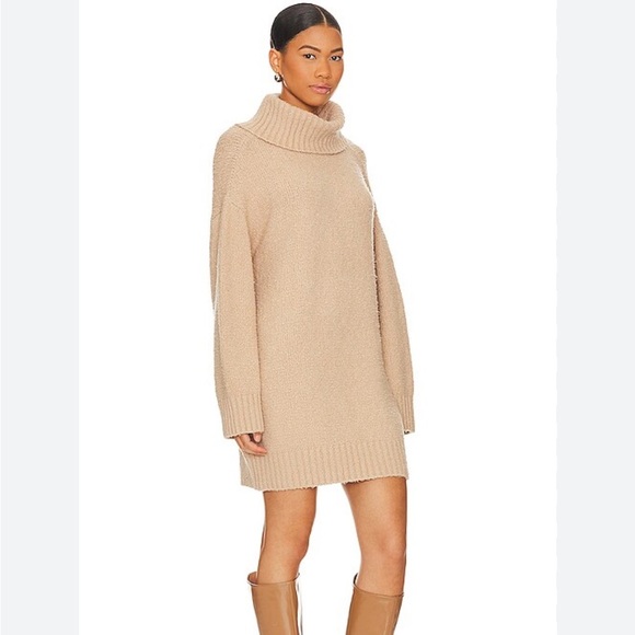 Lovers + Friends Sweaters - Lovers + Friends Beige Turtleneck Sweater